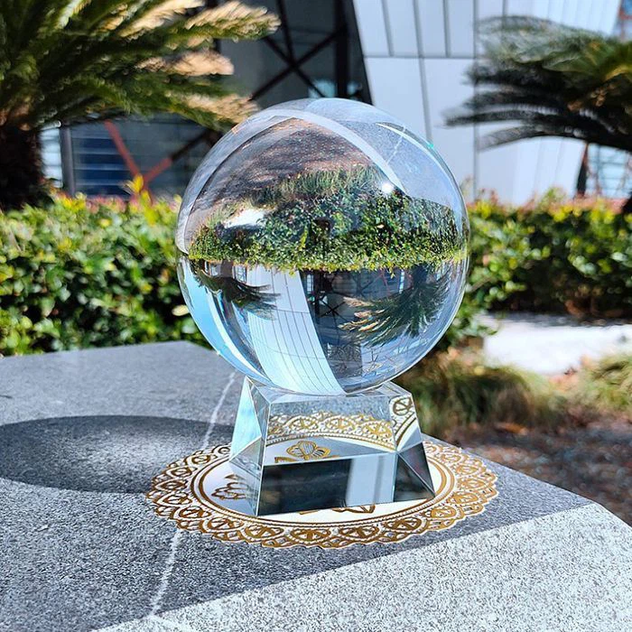 کرسٹل گیندوں